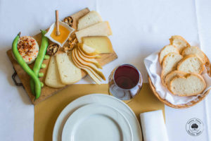 Formaggi misti e marmellata