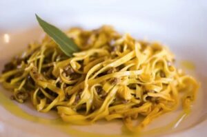 Maccheroncini al ragù bianco sfumato al Varnelli